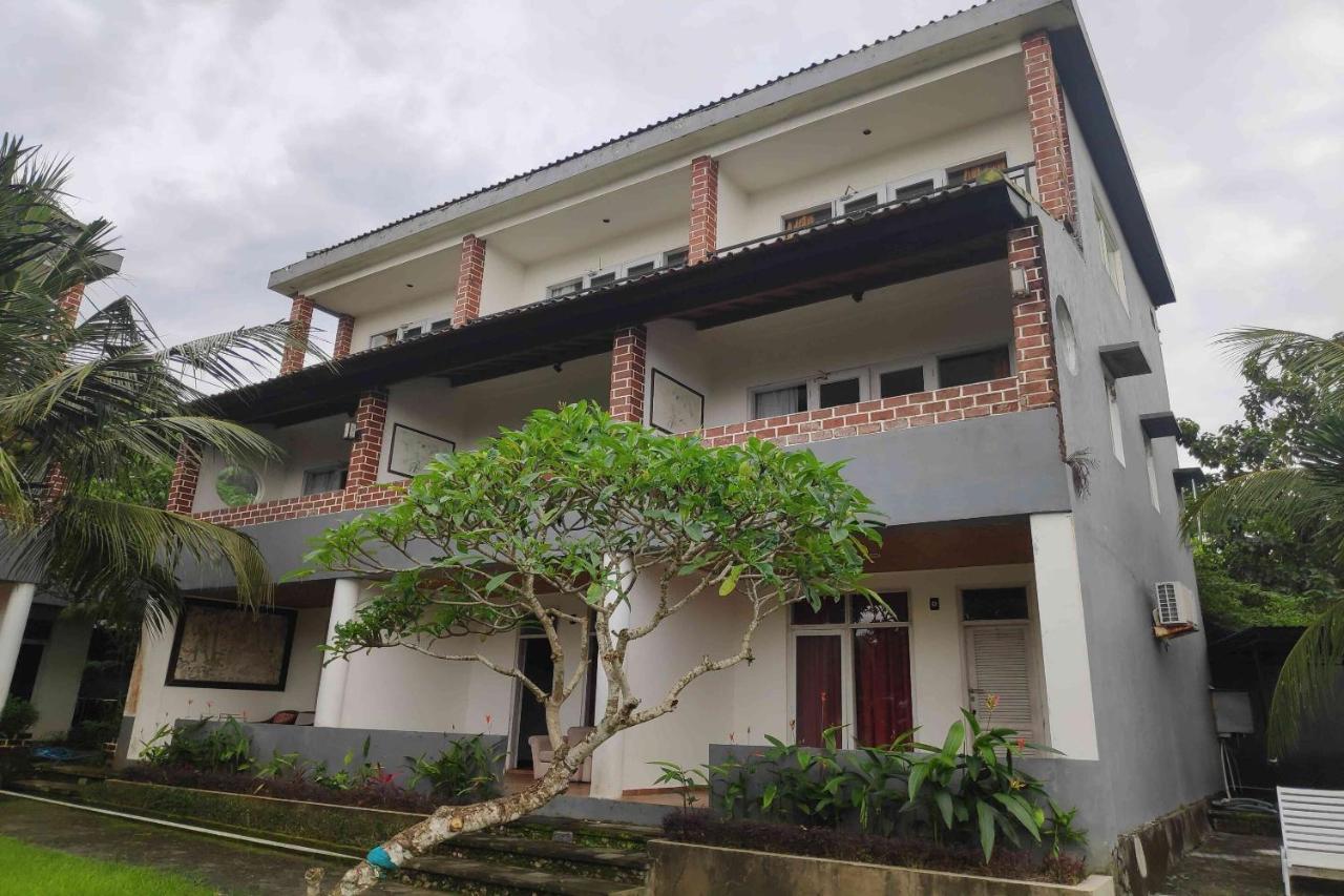 Pecatu Guesthouse อูลูวาตู ภายนอก รูปภาพ