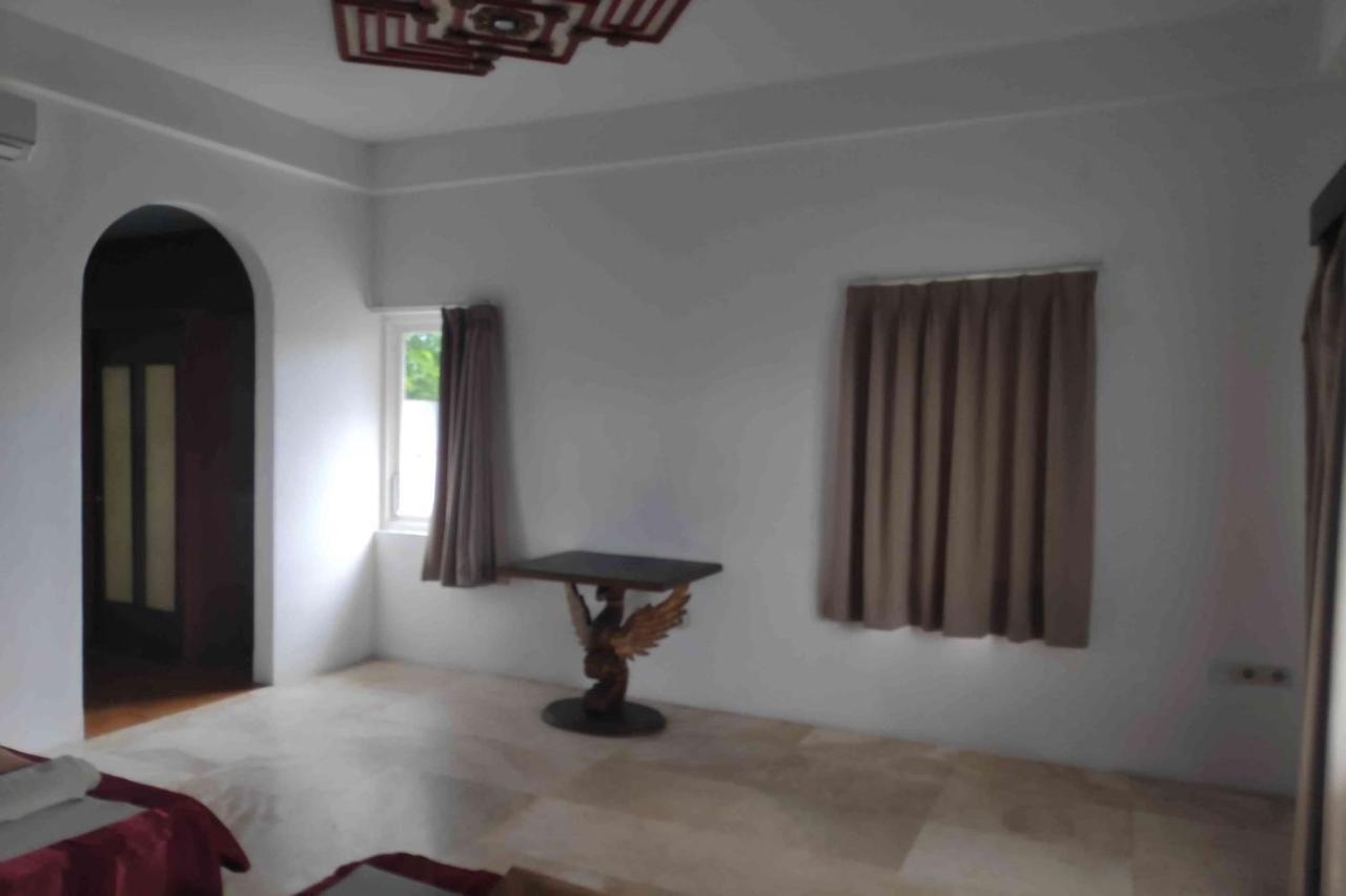 Pecatu Guesthouse อูลูวาตู ภายนอก รูปภาพ